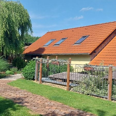 Vinny Sklep U Muhlbergeru Jaroslavice  Exterior photo